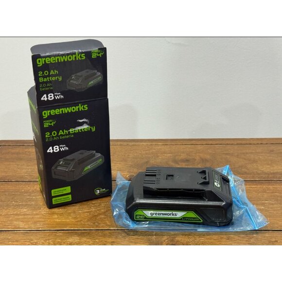 GREENWORKS Powerall 24v 2.0 Ah Battery USB Port Design - Picture 5 of 12